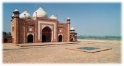 Tak Mahal facing temple, Agra India